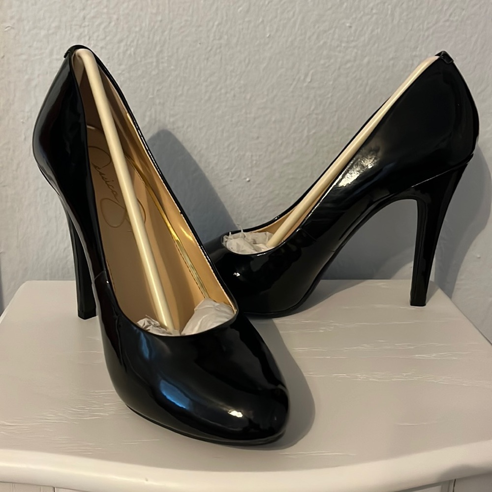 Jessica Simpson Black Patent Leather Pumps - size 7